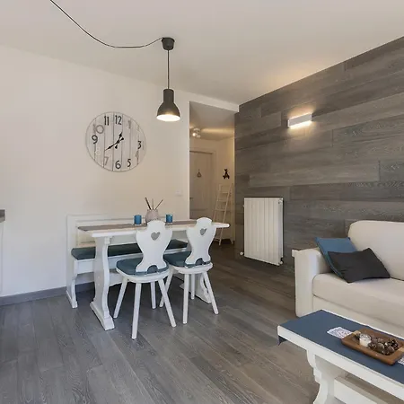 Aquilegia Appartement *